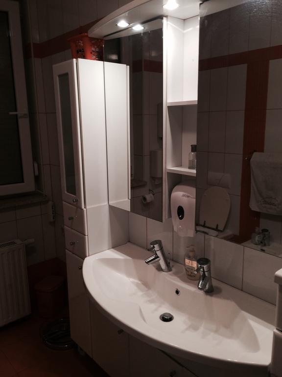 Guest House Seperic Ястребарско Екстериор снимка