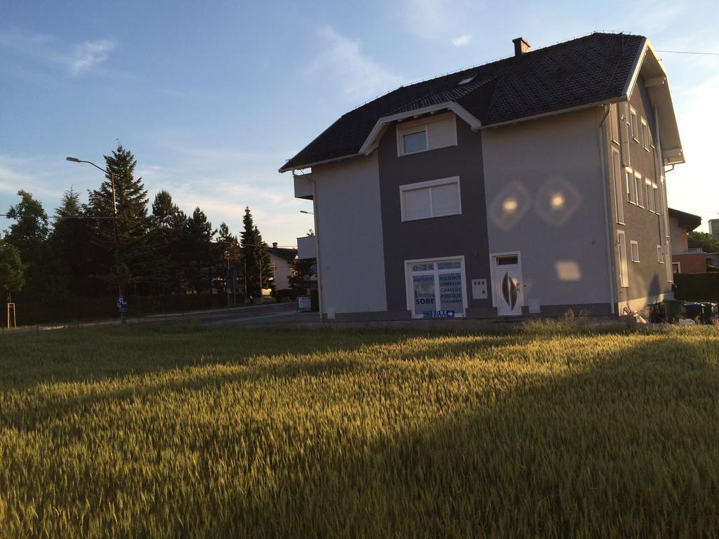 Guest House Seperic Ястребарско Екстериор снимка