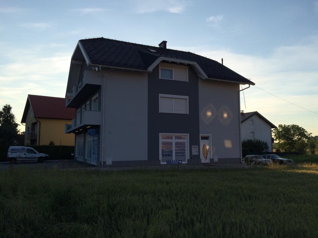 Guest House Seperic Ястребарско Екстериор снимка