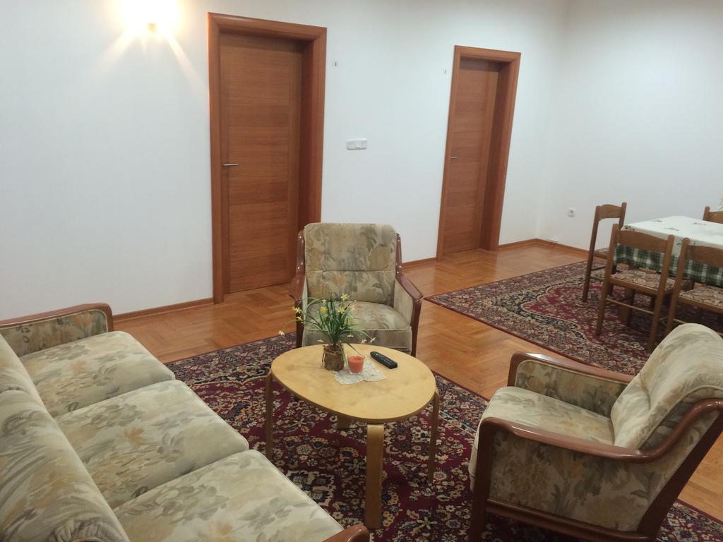 Guest House Seperic Ястребарско Екстериор снимка