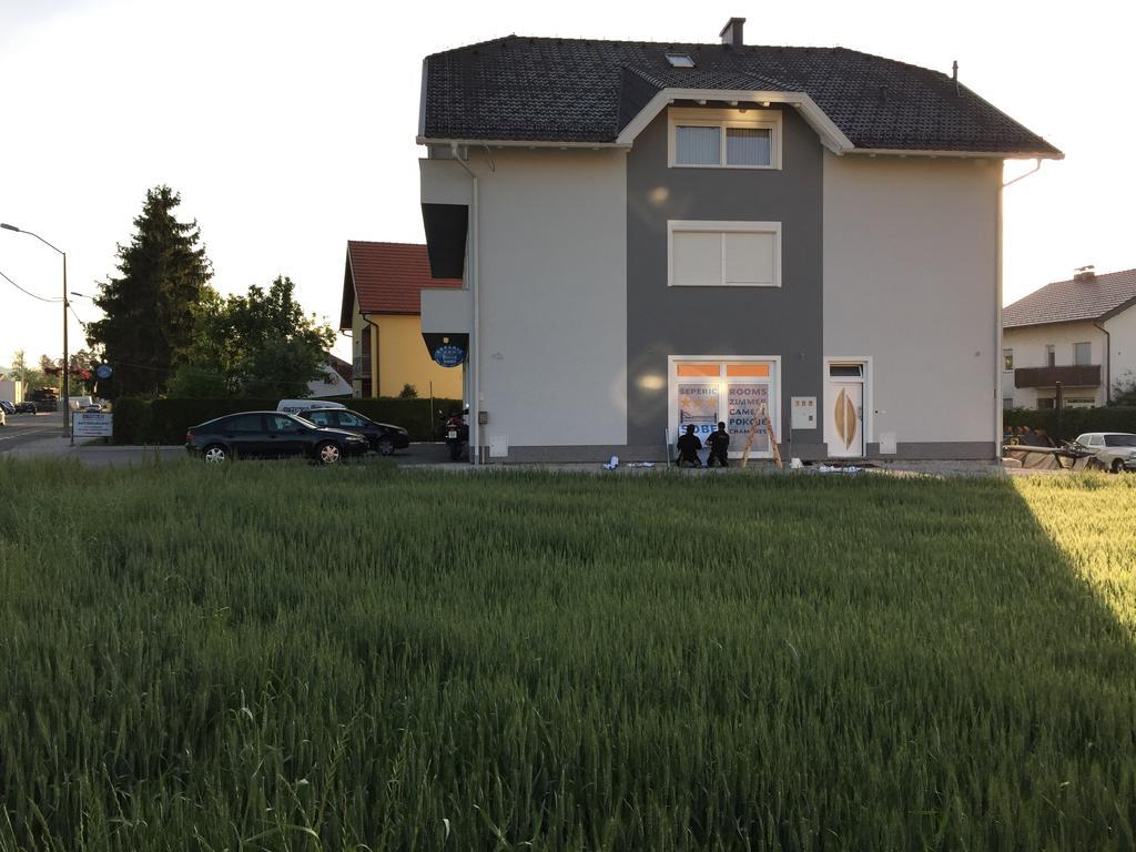 Guest House Seperic Ястребарско Екстериор снимка