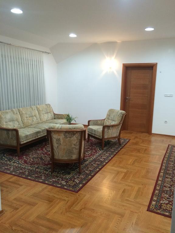 Guest House Seperic Ястребарско Екстериор снимка